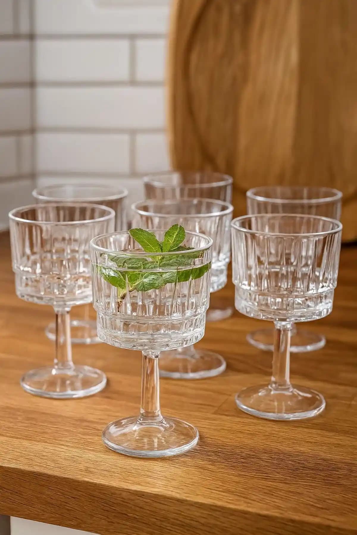 Onedekor Verde Desenli Ayaklı Cam Su Bardakları 6'lı Set Estetik ve Pratik Kullanım