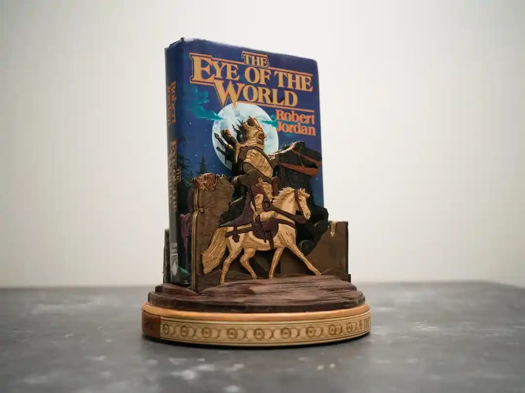 Eye of the World Kitabı İçin Özel Tasarım Kitap Kılıfı Üretimi ve Teknik Süreçleri