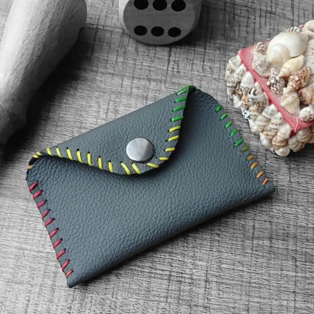 Vintage Kart Masası Restorasyonu: Deri Kaplama ve Yapıştırma Teknikleri ile Uzun Ömürlü Çözümler