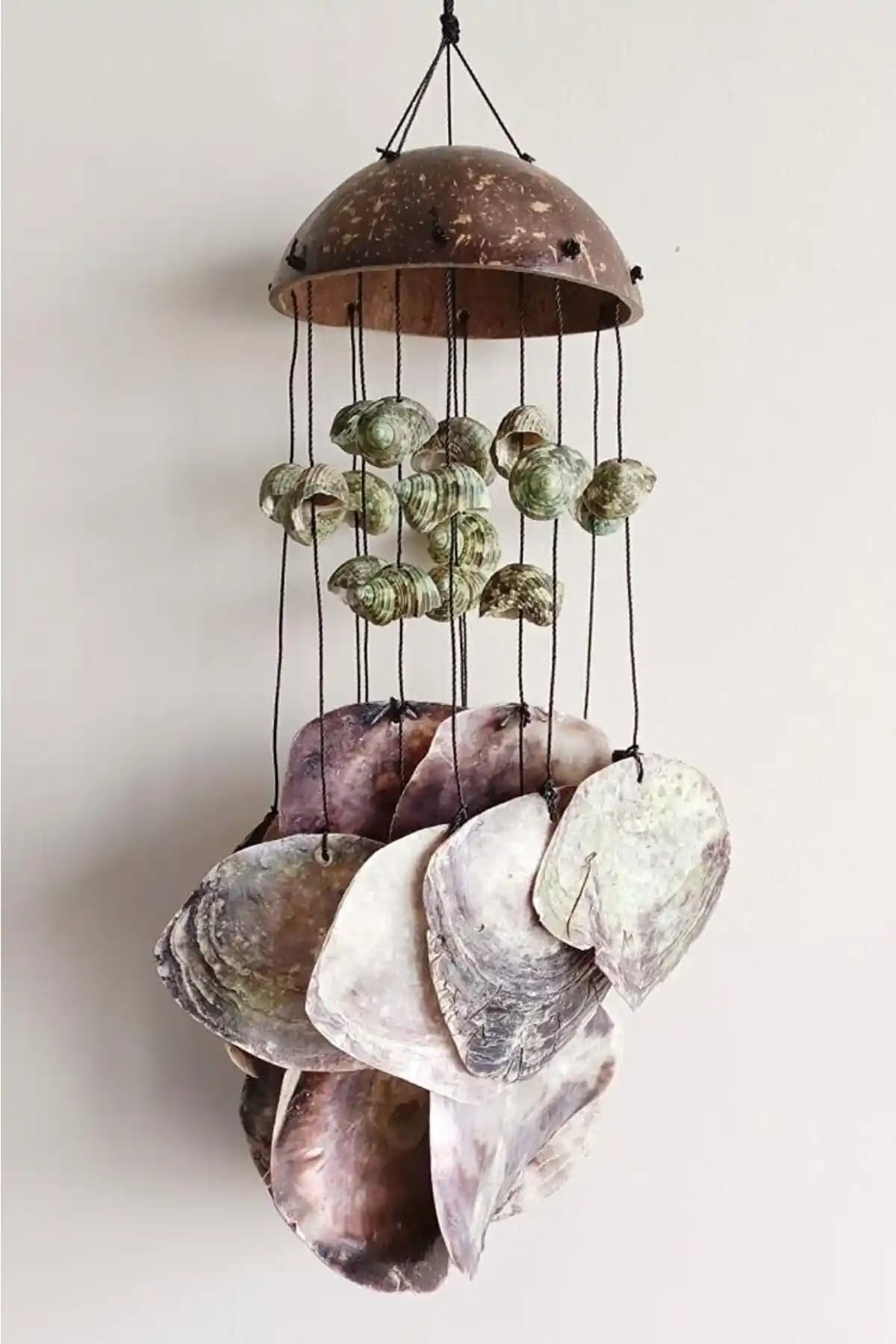 Azra Hediyelik Eşya'nın Doğal Deniz Kabukları ve Sedef Rüzgar Çanı Tasarımı