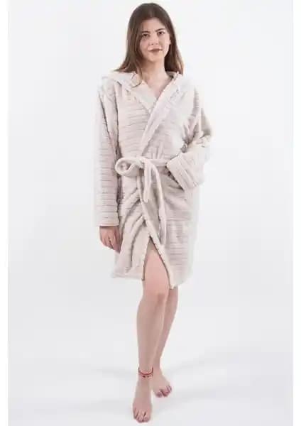 MaisonArt Comfy ve Zeynep Tekstil Penguen Nakışlı Kapşonlu Wellsoft Bornoz Karşılaştırması