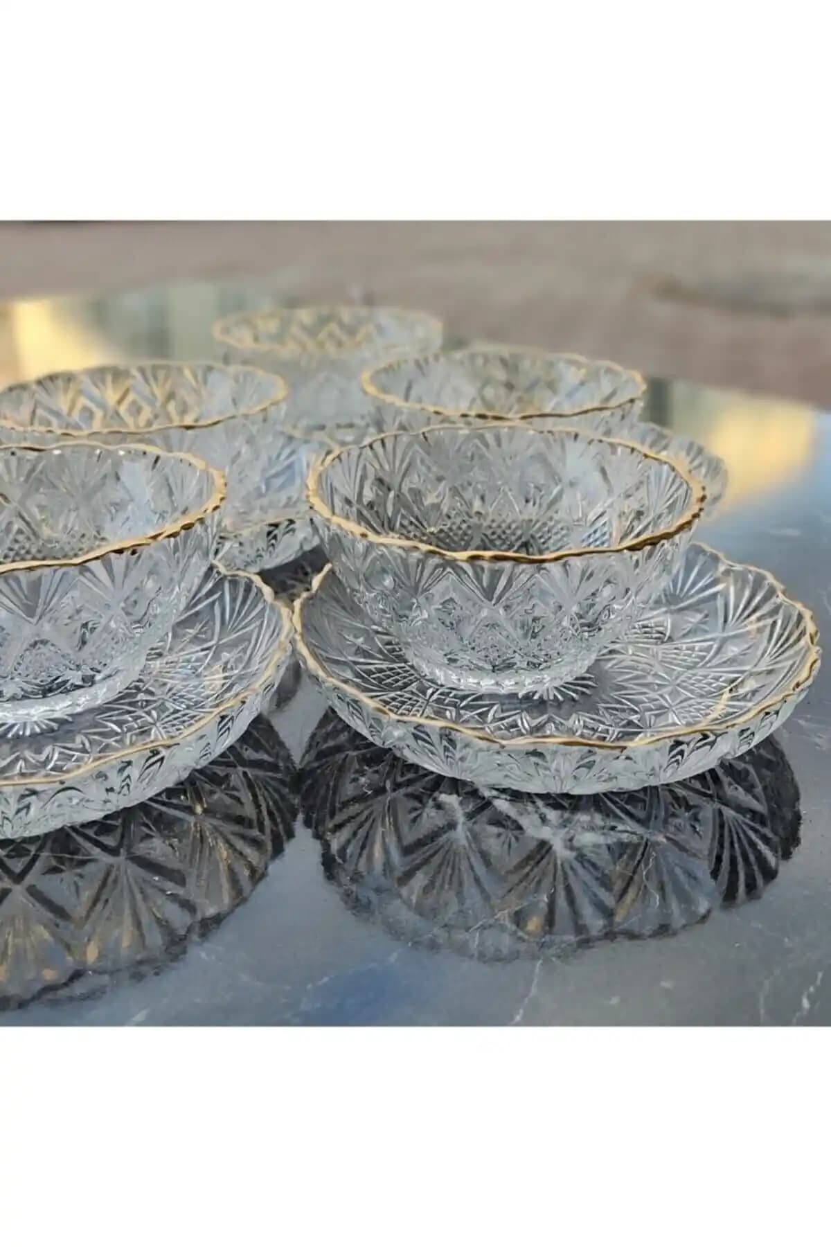 Kig 12 Parça Altın Yalızlı Çerezlik ve Sunum Seti: Estetik ve Fonksiyonellik Bir Arada