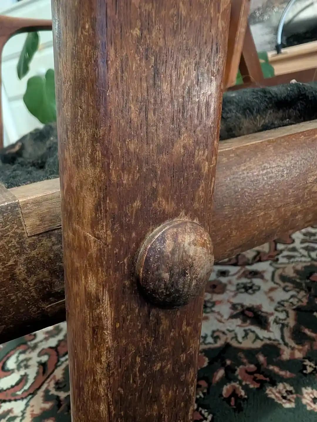 Orta Yüzyıl Koltuk Restorasyonunda Su Hasarı ve Yüzey Onarım Teknikleri