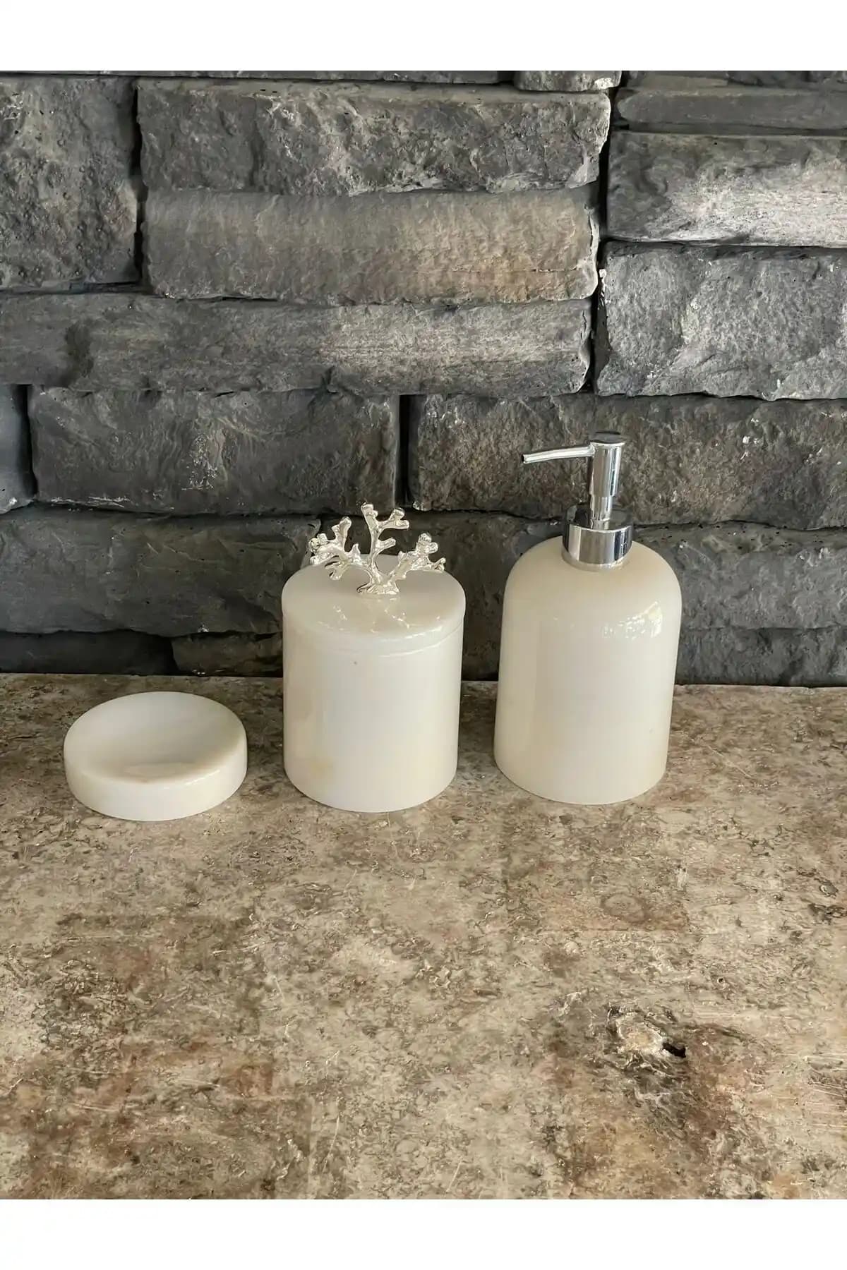 Mermer Malzemeden Üçlü Banyo Seti Bej Renkli Şık ve Dayanıklı Tasarım